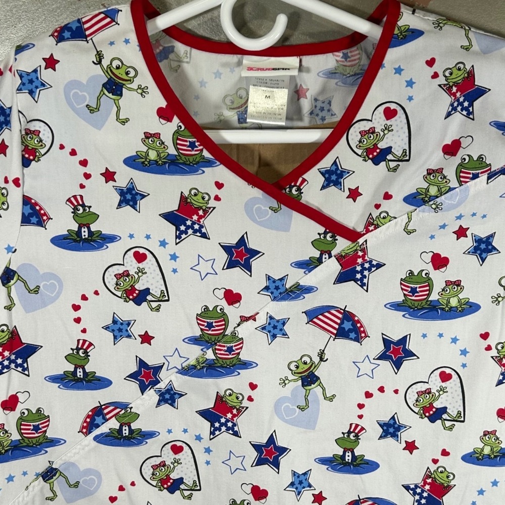 Scrubstar Women's Medium Patriotic Frog Print Scrub Top Red White Blue Stars